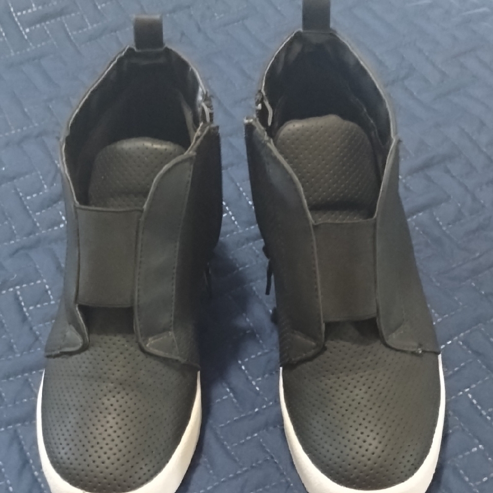 Black Women's Sneakers